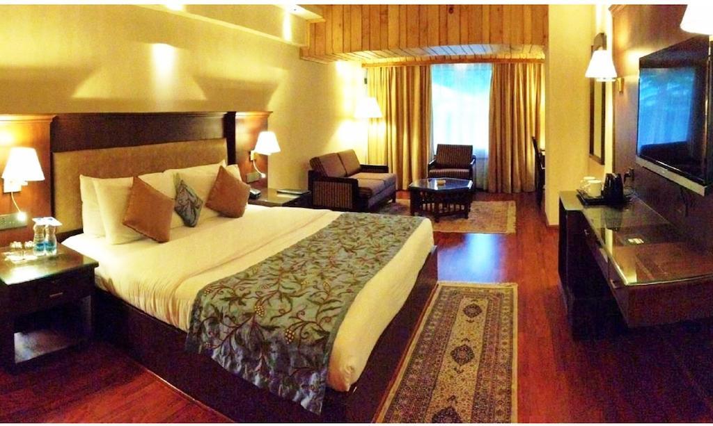 Hotel Broadway Srīnagar 객실 사진