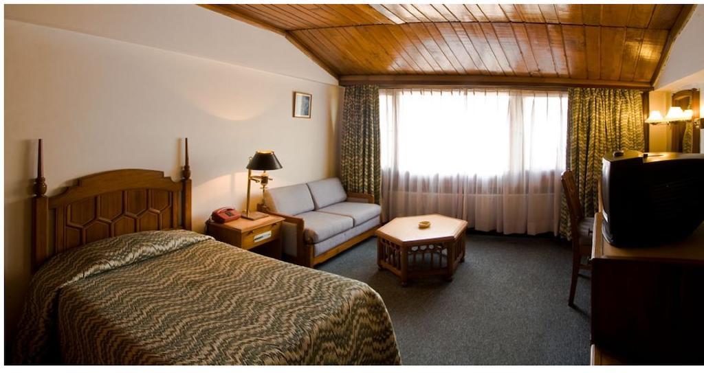 Hotel Broadway Srīnagar 외부 사진
